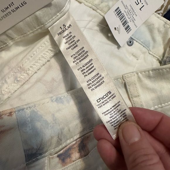 NWT Chicos Platinum Diffused Floral Jeggings - Picture 7 of 7